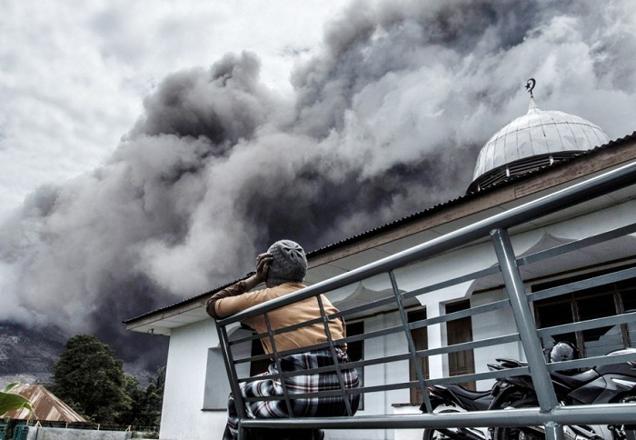 Indonésie: un volcan provoque l’évacuation de touristes
