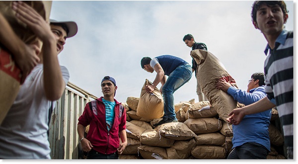 30 tonnes d`aide humanitaire larguée sur Deir ez-Zor assiégée