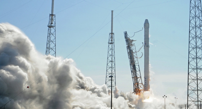 SpaceX launches Falcon 9 rocket with 10 satellites