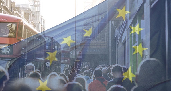 Les Européens critiques mais pas près de quitter l`UE, selon un sondage