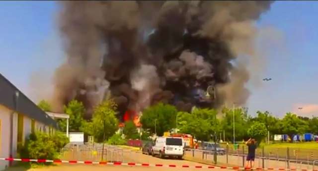 Non contents de leur déjeuner, des réfugiés incendient un camp en Allemagne