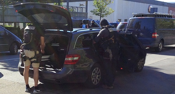 Fusillade au cinéma en Allemagne: une ceinture explosive retrouvée sur les lieux - VIDEO