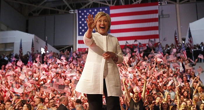 Clinton marche avec la communauté gay de New-York