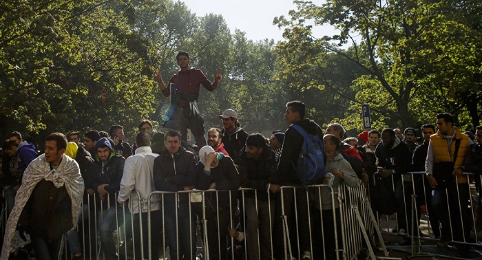 EU Prepares to Deport up to 400,000 Migrants in Leaked Plan