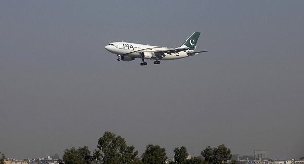 L`avion pakistanais disparu avec 47 personnes à bord s`est écrasé