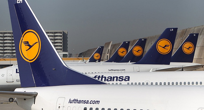 Lufthansa flight  makes emergency landing in Moscow over windscreen overheating