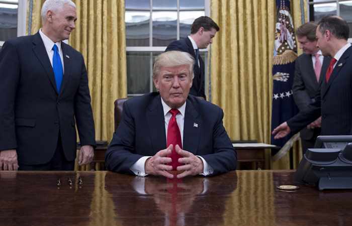 Trump quitte la cérémonie de signature… sans rien signer