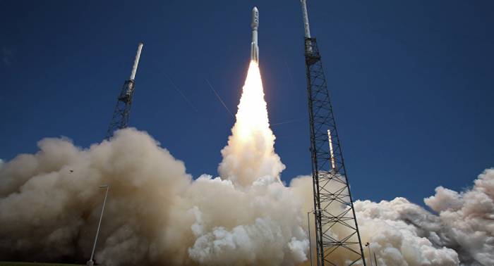 Une fusée Atlas V transportant un satellite militaire lancée en Floride