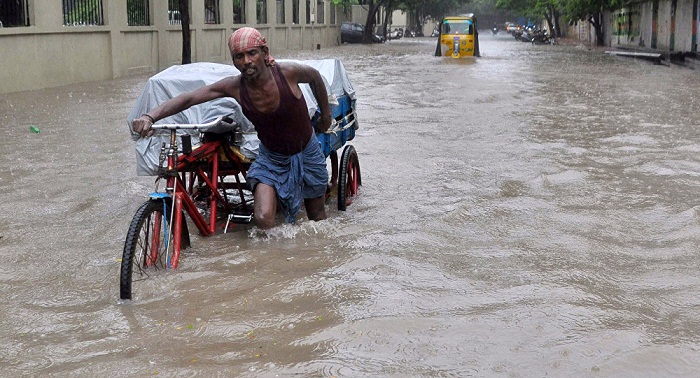 Heavy rains cause deadly flooding, shut down travel in Indian Chennai city