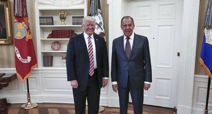 Les photos de la rencontre Trump-Lavrov sèment la pagaille aux USA
