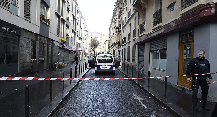 Migrant Camp at Paris metro station being evacuated 
