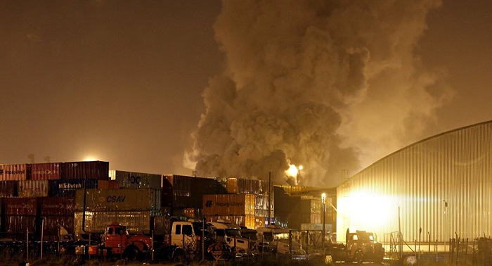 Toxic cloud covers Brazil`s Port of Santos after chemical explosion
