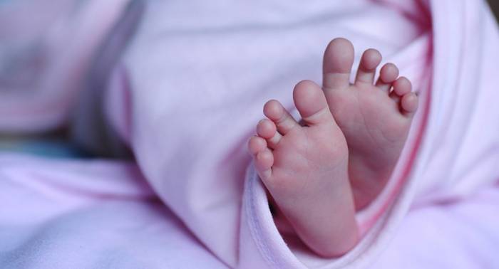 En Inde, un bébé déclaré mort ressuscite juste avant d'être incinéré