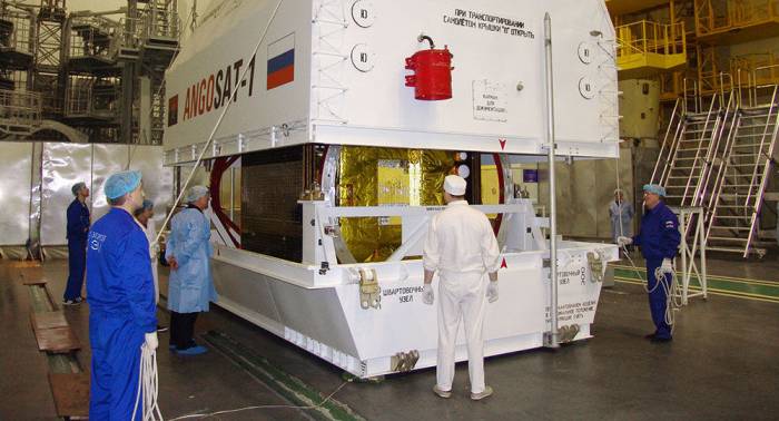 La Russie rétablit le contact avec le satellite Angosat-1