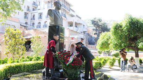 Zakir Həsənov Heydər Əliyevin abidəsini ziyarət edib - FOTOLAR