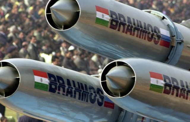 La India prueba con éxito el misil ruso-indio BrahMos