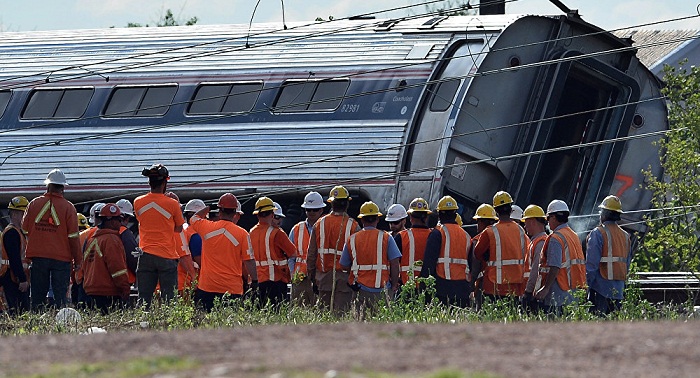 Amtrak train derails in Kansas, USA with over 140 people on board 