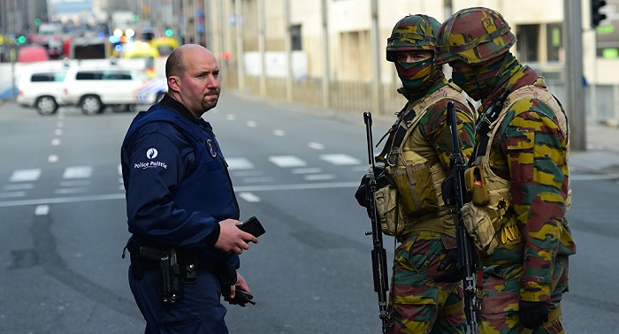 Bomb disposal techs safely detonate another bomb in center of Brussels 