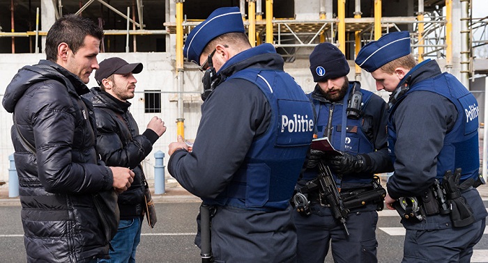 Half of Belgians back closing country`s borders to refugees 