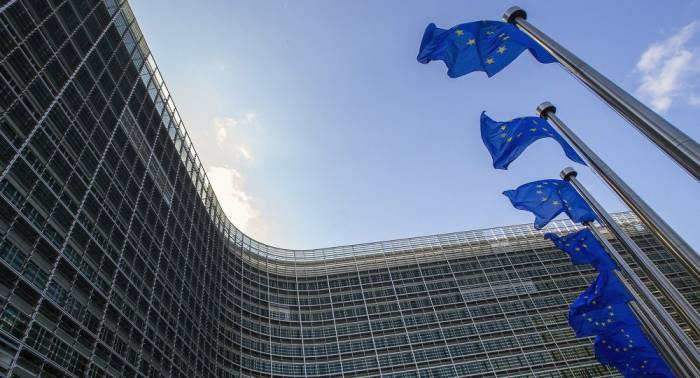 La Comisión Europea pide una "solución rápida" para el barco a la deriva con 629 inmigrantes