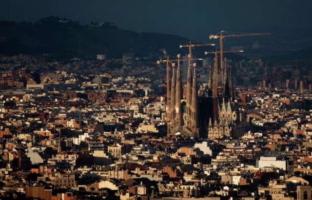 Barcelona prohibirá la circulación de coches antiguos en días laborables