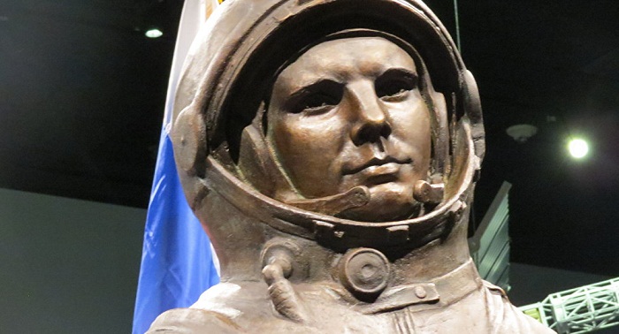 Gagarin bust unveiled at Smithsonian Air & Space Museum 