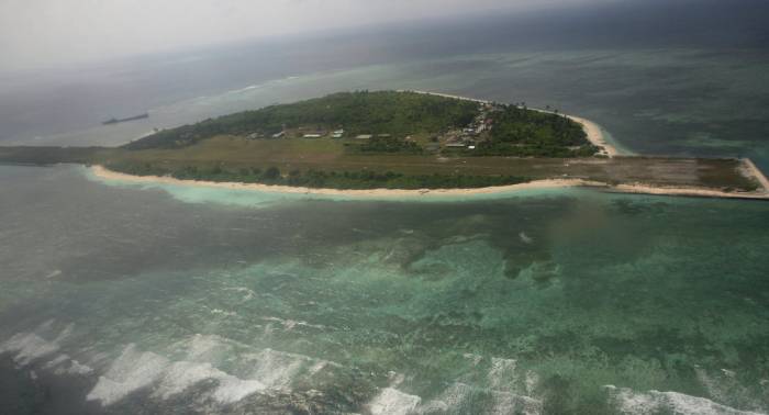 Filipinas envía tropas y provisiones a una isla disputada en el mar del Sur de China
