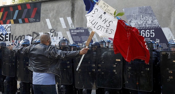 Hollande says to push through with labor reform despite protests