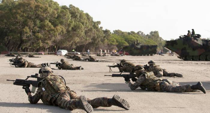 Podemos pide explicación por el envío de militares españoles a Europa del Este