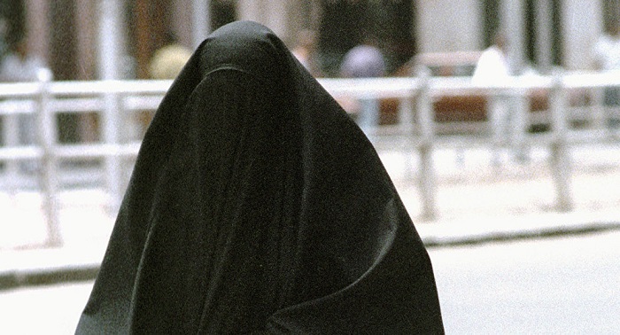 German Interior Minister calls for partial ban on wearing burqas