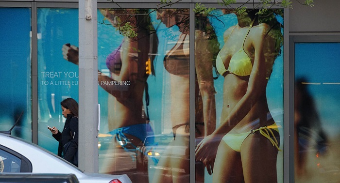 Germans might be prohibited to look at women`s naked breasts 