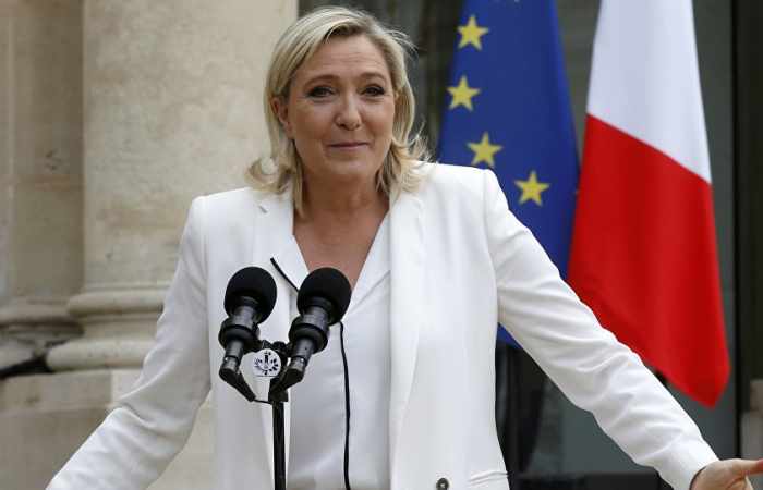 Le Pen wants to restore border control, close salafist mosques to curb terrorism