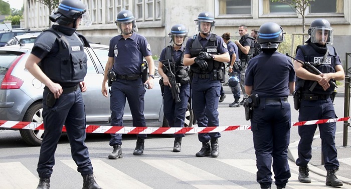 Teenage girl allegedly plotting terror attack detained in Paris suburb