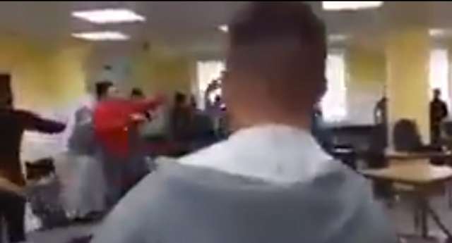 Mass brawl between refugees in registry center in Germany - VIDEO