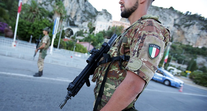 Italian police detain three French citizens armed with knifes on border 
