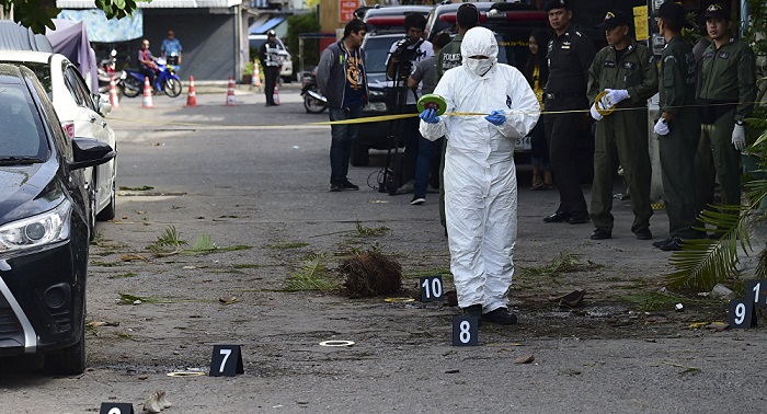 Thailand tightens security in tourist areas following series of blasts