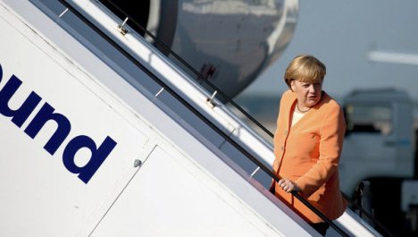 Merkel Putinin dəvətini yerə saldı 