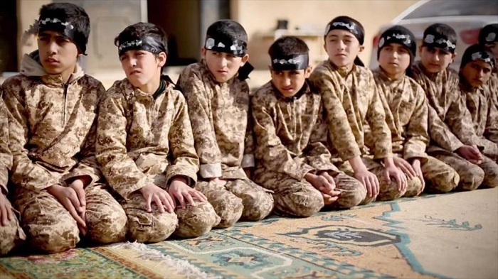 Informe: Daesh usa a niños cada vez más jóvenes en sus vídeos