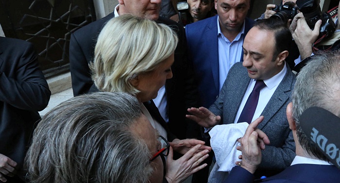 Le Pen refuses to wear headscarf for meeting with Lebanese Grand Mufti