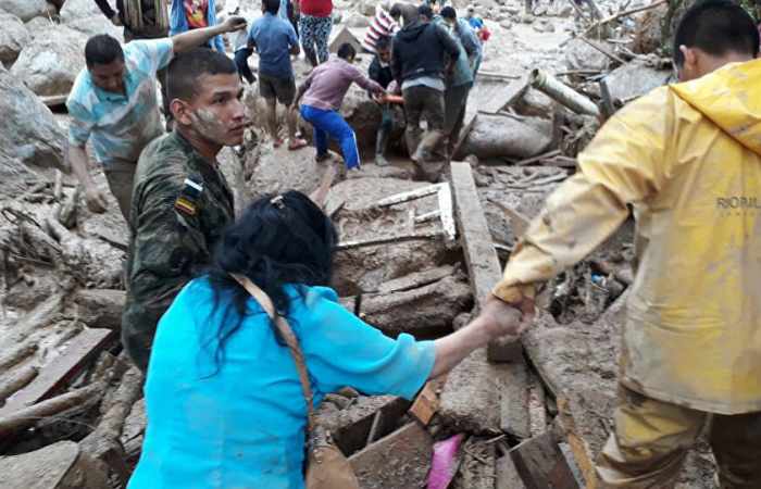 Colombia mudslide death toll now at 320, disaster management authorities say