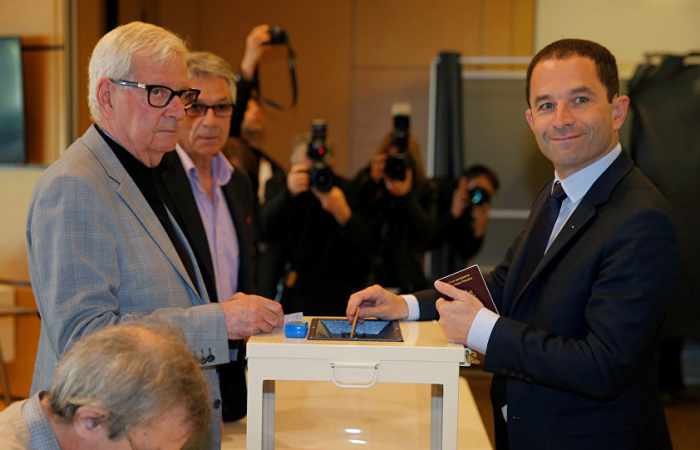 French Presidential Candidate Hamon Casts Ballot in First Round of Elections