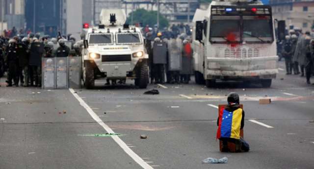 Several people injured in clashes with police in Venezuela