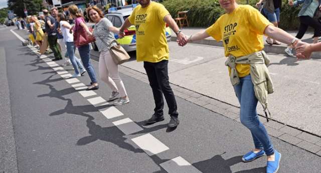 Some 50,000 activists form human chain against 2 Belgian NPPs