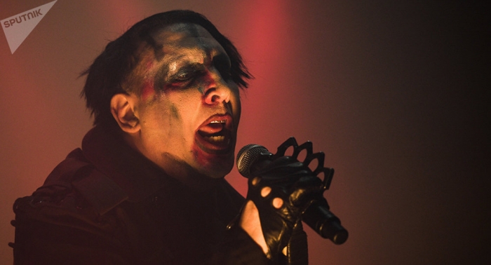 Marilyn Manson injured in bizarre on-stage incident in New York - VIDEO