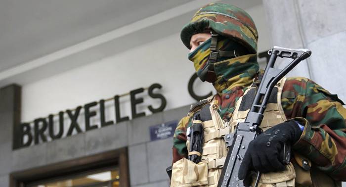 Militares se preparan a patrullar las calles en Bélgica hasta 2020
