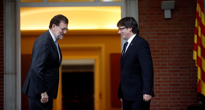 Líder de los socialistas catalanes cree que Rajoy y Puigdemont se reúnen en secreto