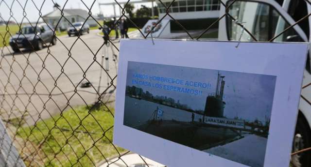 Argentinian President pledges to continue search for missing submarine