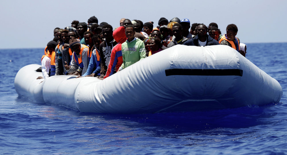 Cientos de migrantes del barco Aquarius llegan a España