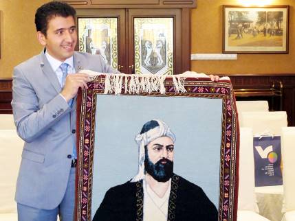 Elmar Vəliyevdən merə hədiyyə Elmar Vəliyevdən merə hədiyyə