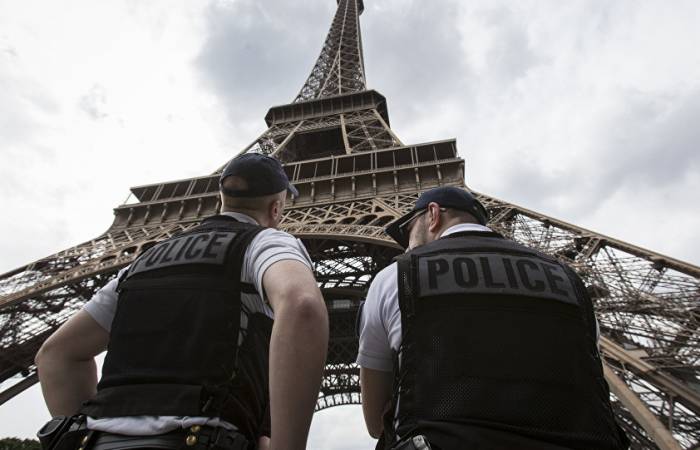 Detenidos en la Torre Eiffel